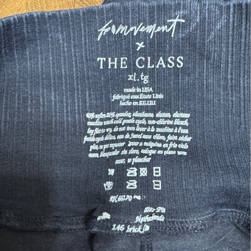 Flawed - NWOT - Free People Movement High-Rise‎ Good Karma Cropped Leggings - Picture 5 of 5